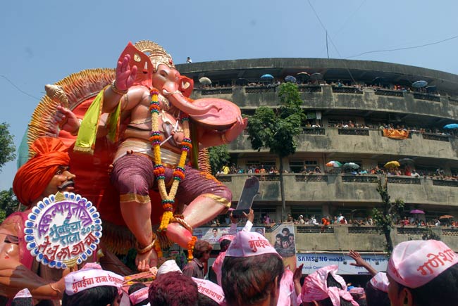 भक्‍तों ने दी गणपति को विदाई | गणेशोत्सव की धूम