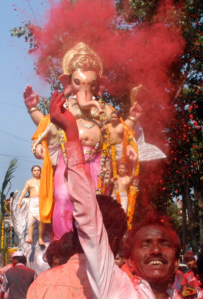 भक्‍तों ने दी गणपति को विदाई | गणेशोत्सव की धूम