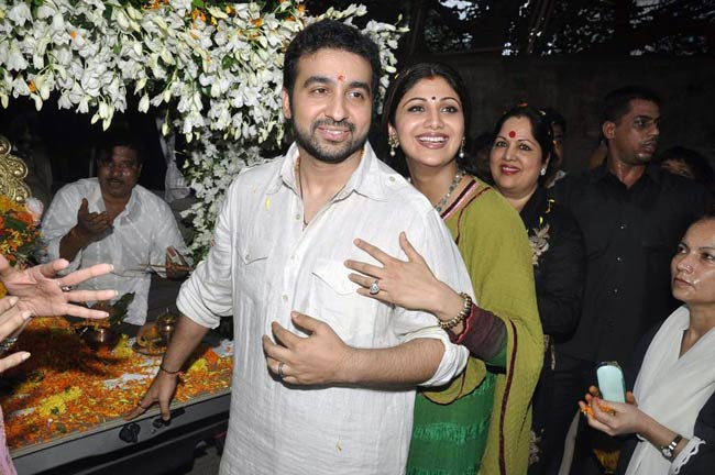 गणपति उत्‍सव में मग्‍न बॉलीवुड सितारे | गणेशोत्सव की धूम