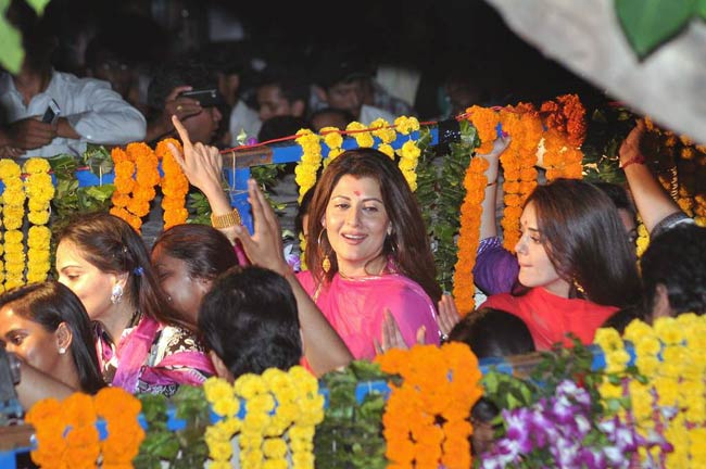 गणपति उत्‍सव में मग्‍न बॉलीवुड सितारे | गणेशोत्सव की धूम