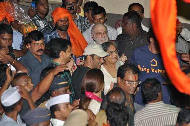 गणपति उत्‍सव में मग्‍न बॉलीवुड सितारे | गणेशोत्सव की धूम