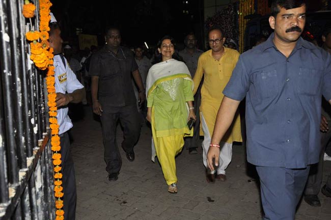 गणपति उत्‍सव में मग्‍न बॉलीवुड सितारे | गणेशोत्सव की धूम