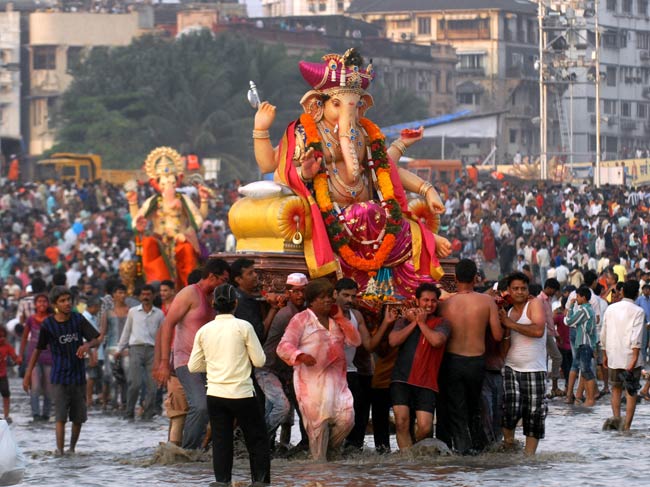 भक्‍तों ने दी गणपति को विदाई | गणेशोत्सव की धूम