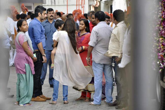 गणपति उत्‍सव में मग्‍न बॉलीवुड सितारे | गणेशोत्सव की धूम