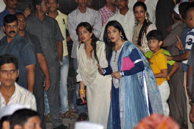 गणपति उत्‍सव में मग्‍न बॉलीवुड सितारे | गणेशोत्सव की धूम