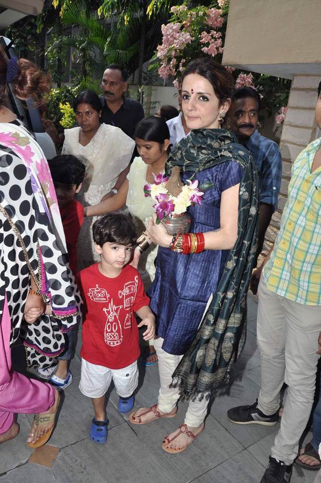 गणपति उत्‍सव में मग्‍न बॉलीवुड सितारे | गणेशोत्सव की धूम