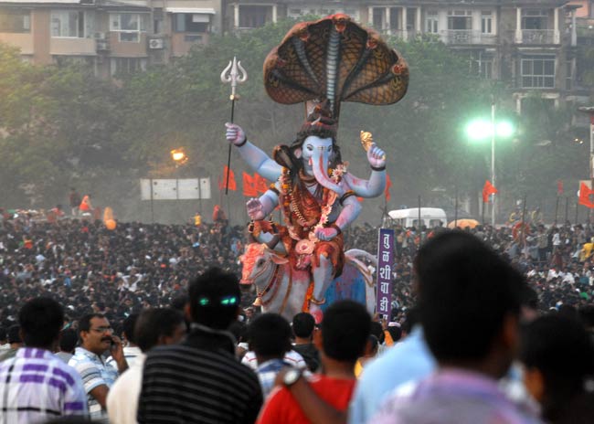 भक्‍तों ने दी गणपति को विदाई | गणेशोत्सव की धूम