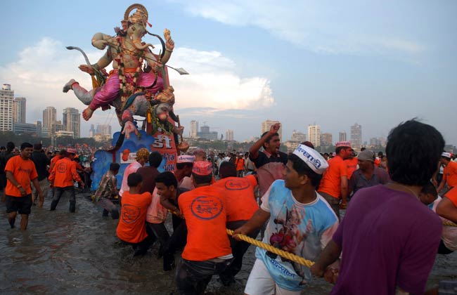 भक्‍तों ने दी गणपति को विदाई | गणेशोत्सव की धूम