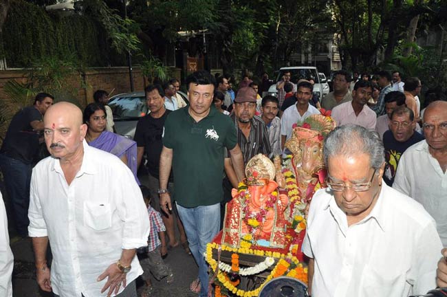 गणपति उत्‍सव में मग्‍न बॉलीवुड सितारे | गणेशोत्सव की धूम