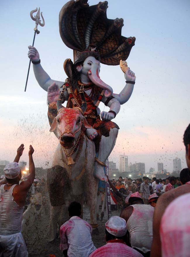 भक्‍तों ने दी गणपति को विदाई | गणेशोत्सव की धूम