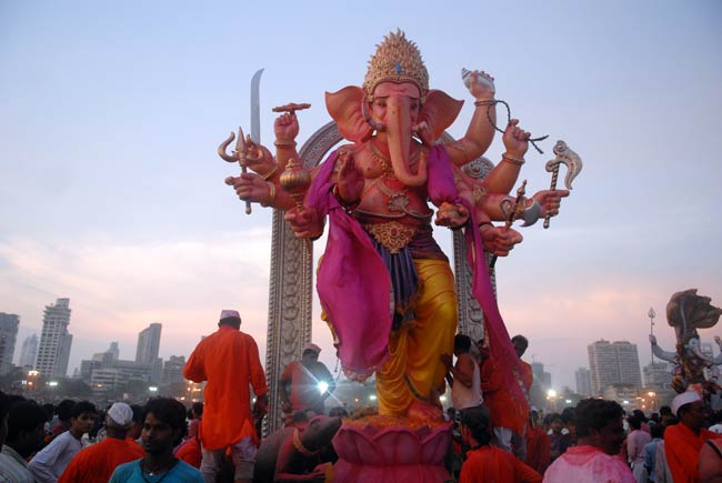 भक्‍तों ने दी गणपति को विदाई | गणेशोत्सव की धूम