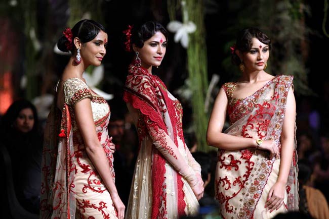 ब्राइडल फैशन वीक में चित्रांगदा के जलवे...| ज्‍वेलरी वीक