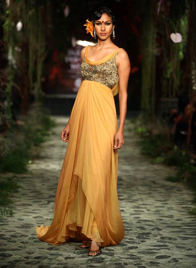 ब्राइडल फैशन वीक में चित्रांगदा के जलवे...| ज्‍वेलरी वीक