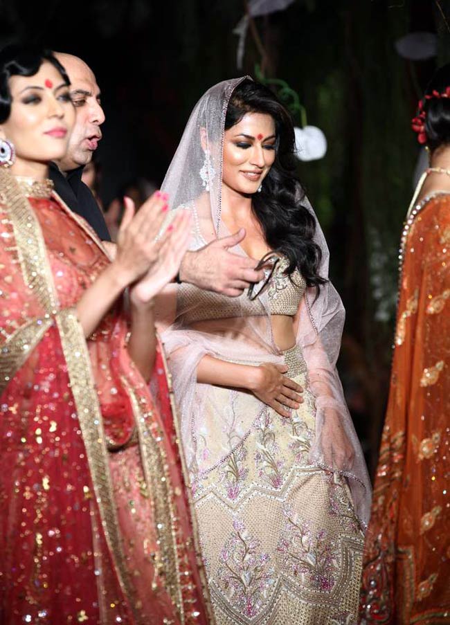 ब्राइडल फैशन वीक में चित्रांगदा के जलवे...| ज्‍वेलरी वीक