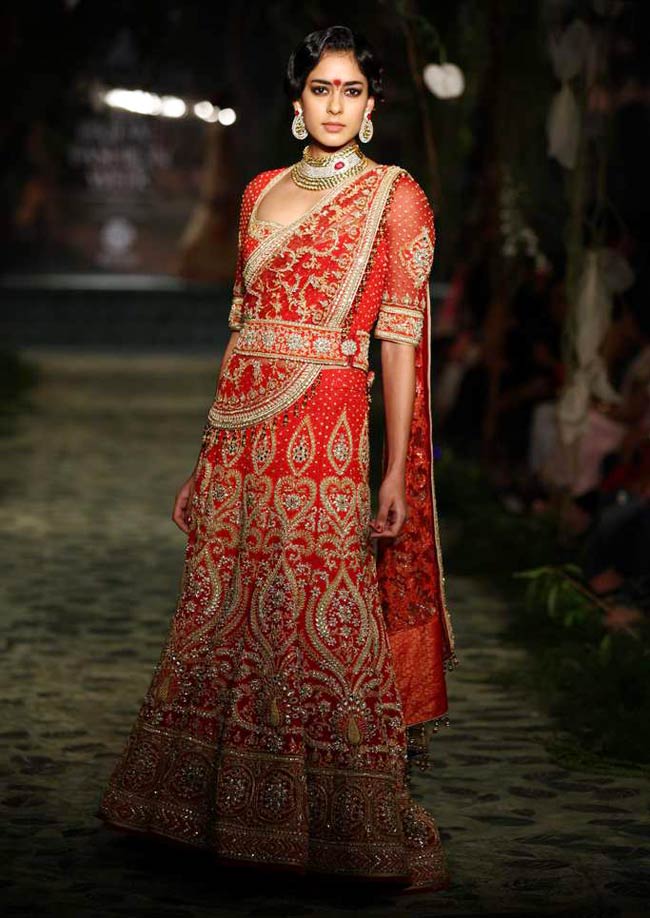 ब्राइडल फैशन वीक में चित्रांगदा के जलवे...| ज्‍वेलरी वीक