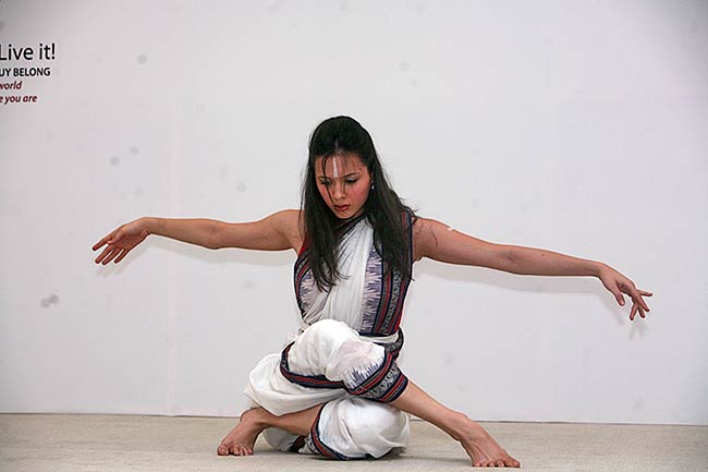 ईशा शरवानी को हैप्पी बर्थडे | बोल्ड बालाएं