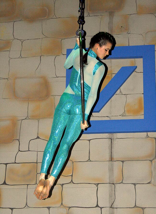 ईशा शरवानी को हैप्पी बर्थडे | बोल्ड बालाएं