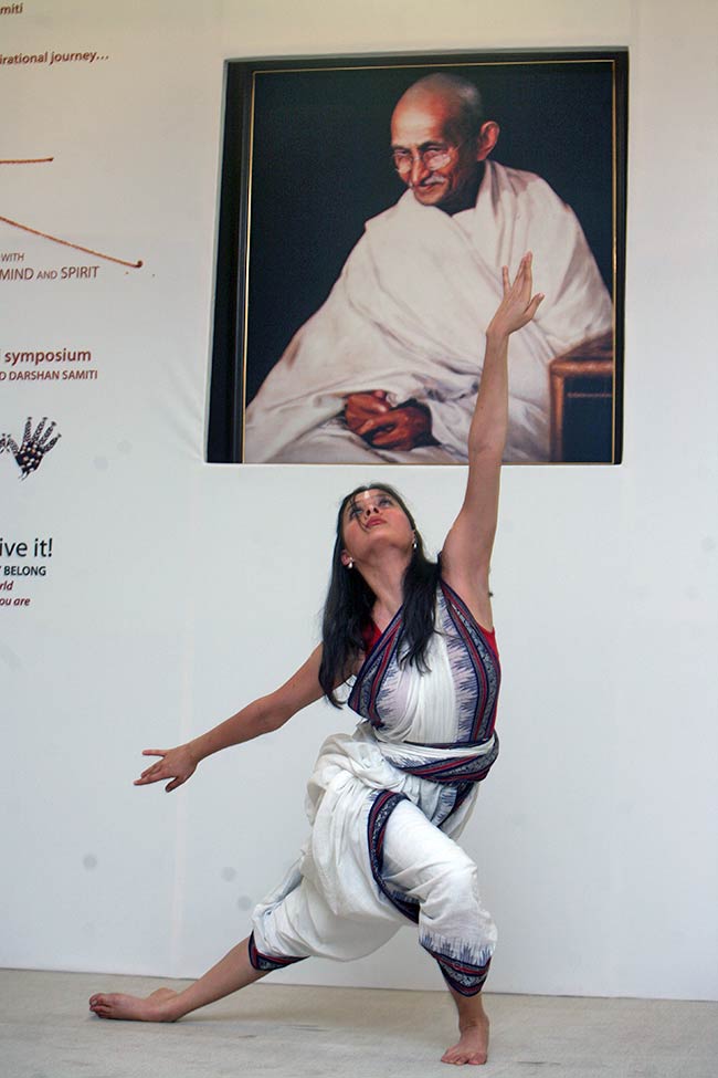 ईशा शरवानी को हैप्पी बर्थडे | बोल्ड बालाएं