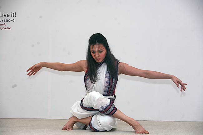 ईशा शरवानी को हैप्पी बर्थडे | बोल्ड बालाएं