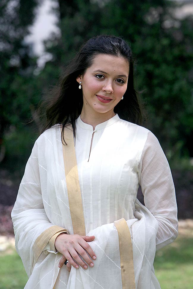 ईशा शरवानी को हैप्पी बर्थडे | बोल्ड बालाएं