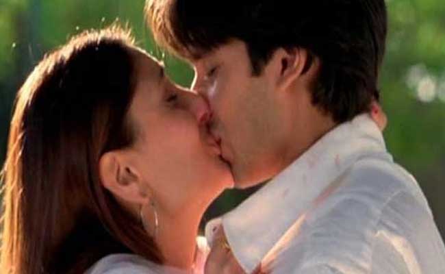 तस्‍वीरों में देखें बॉलीवुड के हॉट किसिंग सीन | बोल्ड बालाएं