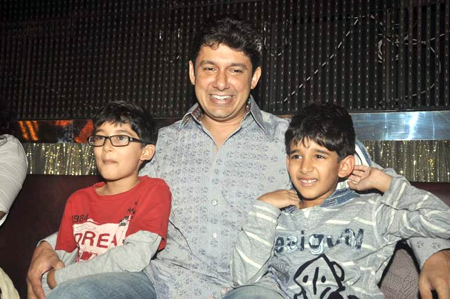 डांसिंग फ्लोर पर श्रीदेवी, माधुरी का जलवा | धक-धक गर्ल