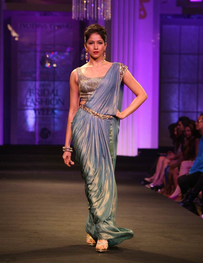 ब्राइडल फैशन वीक में सोनाक्षी बनीं 'दुल्‍हन' | ज्‍वेलरी वीक