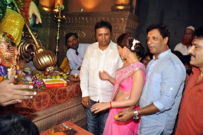 गणपति के दर पहुंचे करीना कपूर व मधुर भंडारकर | फर्स्‍ट लुक