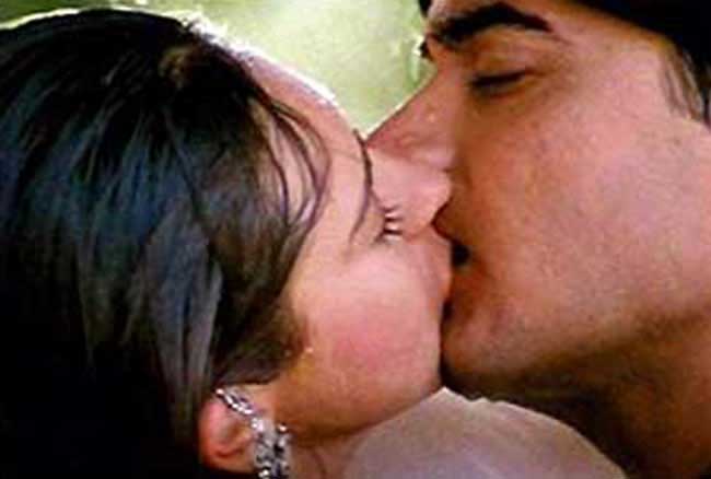 तस्‍वीरों में देखें बॉलीवुड के हॉट किसिंग सीन | बोल्ड बालाएं