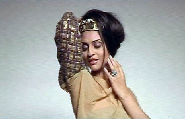 'टीवीपुर' की क्रिस्टल डिसूजा का ग्लैमरस फोटोशूट | ग्लैमर का तड़का