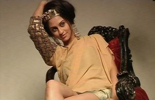 'टीवीपुर' की क्रिस्टल डिसूजा का ग्लैमरस फोटोशूट | ग्लैमर का तड़का