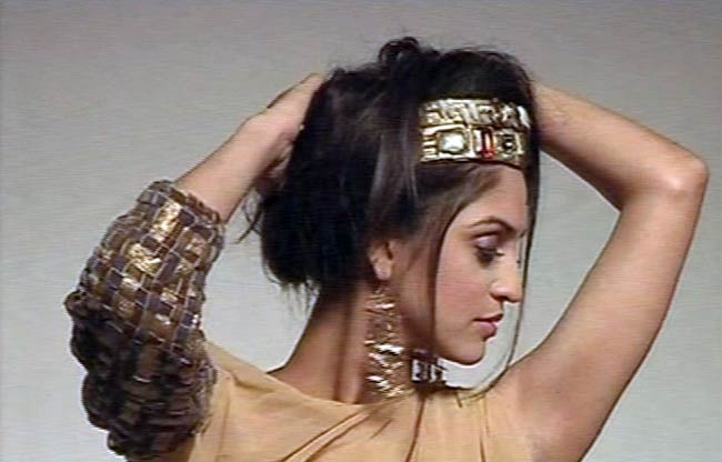 'टीवीपुर' की क्रिस्टल डिसूजा का ग्लैमरस फोटोशूट | ग्लैमर का तड़का