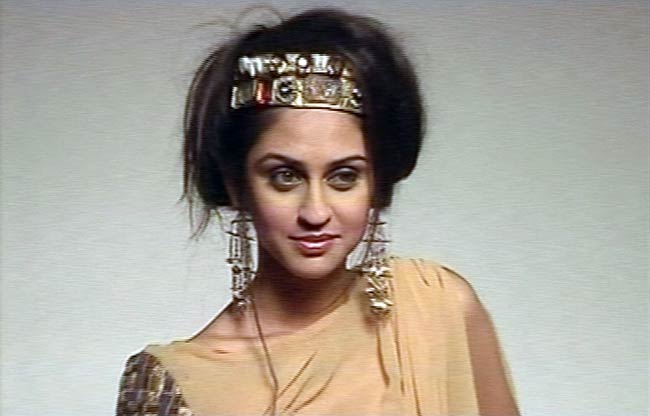 'टीवीपुर' की क्रिस्टल डिसूजा का ग्लैमरस फोटोशूट | ग्लैमर का तड़का