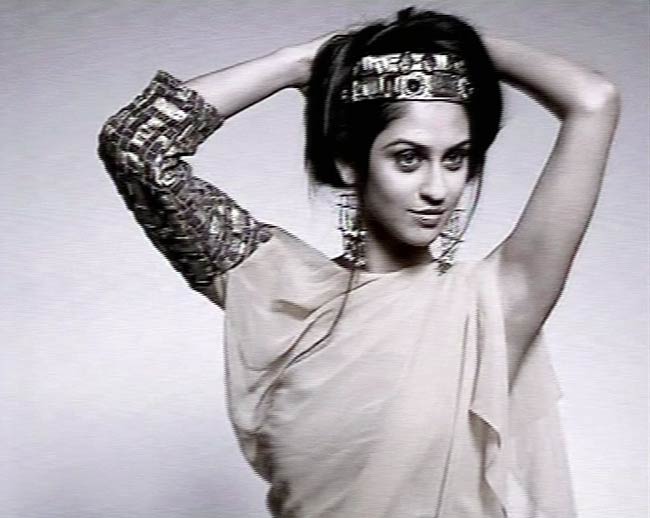 'टीवीपुर' की क्रिस्टल डिसूजा का ग्लैमरस फोटोशूट | ग्लैमर का तड़का