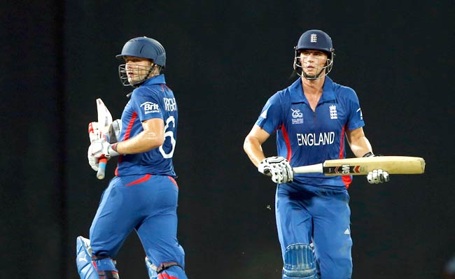 टी-20 WC: ल्यूक राइट के तूफान में उड़ा अफगानिस्तान | पढ़ें