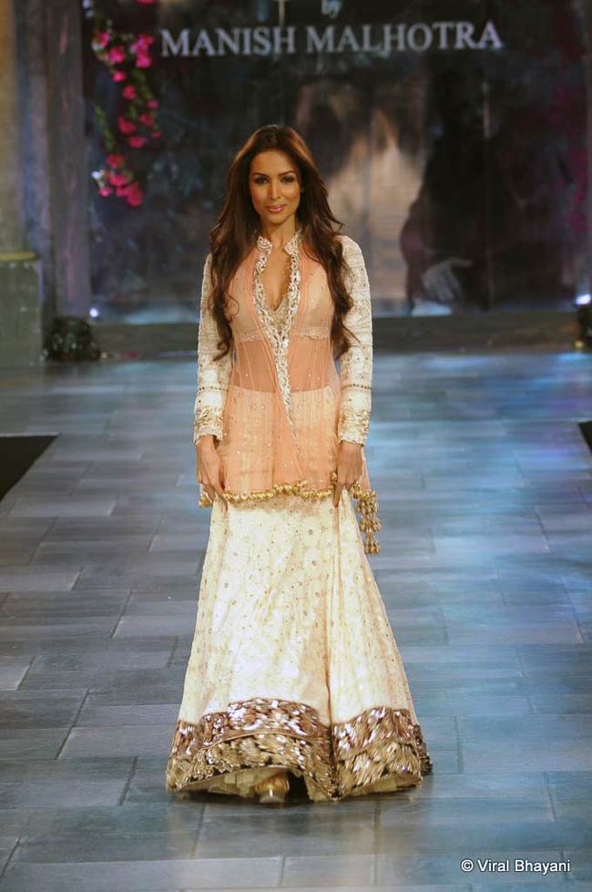 सितारों से सजा मिजवां फैशन शो... | ज्‍वेलरी वीक में सितारे