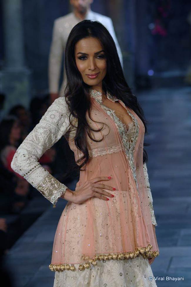 सितारों से सजा मिजवां फैशन शो... | ज्‍वेलरी वीक में सितारे