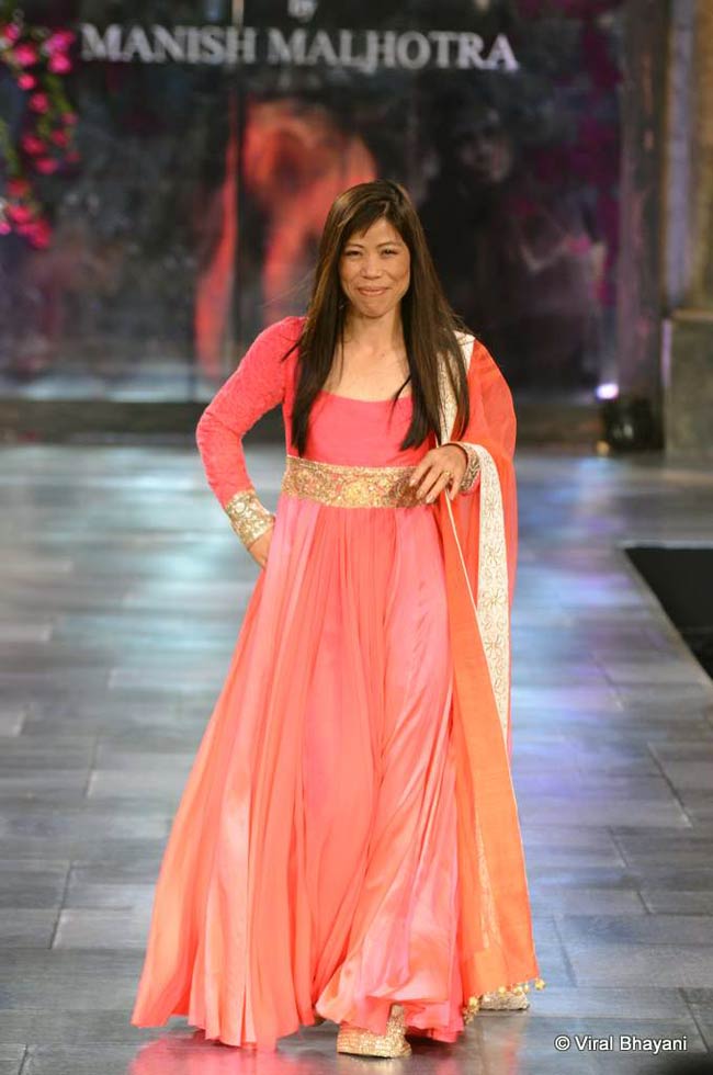 सितारों से सजा मिजवां फैशन शो... | ज्‍वेलरी वीक में सितारे