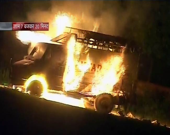 पूर्वी दिल्‍ली में हंगामा, भीड़ ने पेट्रोल पंप फूंका