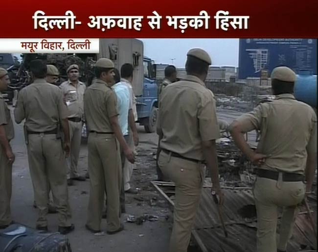 पूर्वी दिल्‍ली में हंगामा, भीड़ ने पेट्रोल पंप फूंका