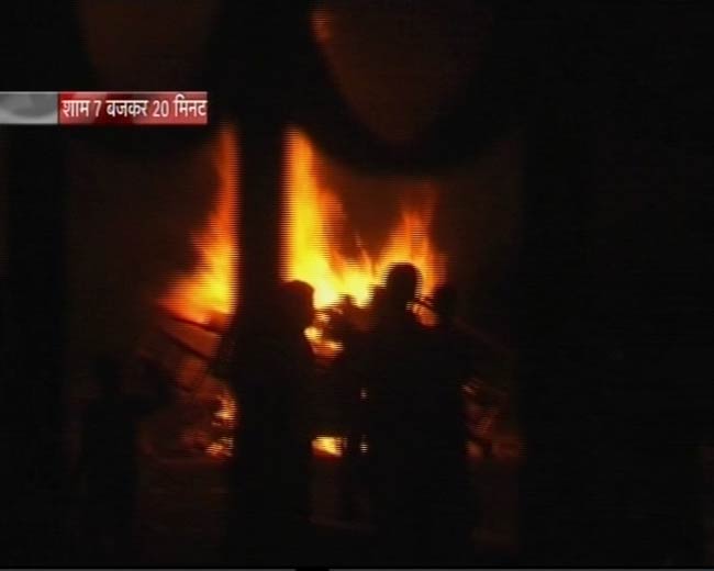 पूर्वी दिल्‍ली में हंगामा, भीड़ ने पेट्रोल पंप फूंका