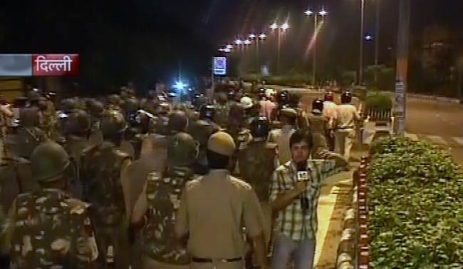 पूर्वी दिल्‍ली में हंगामा, भीड़ ने पेट्रोल पंप फूंका