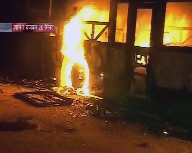 पूर्वी दिल्‍ली में हंगामा, भीड़ ने पेट्रोल पंप फूंका