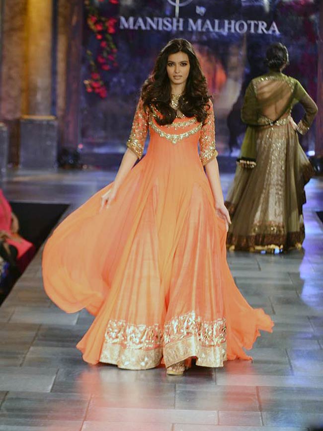 सितारों से सजा मिजवां फैशन शो... | ज्‍वेलरी वीक में सितारे