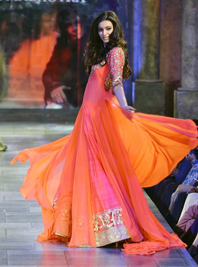 सितारों से सजा मिजवां फैशन शो... | ज्‍वेलरी वीक में सितारे