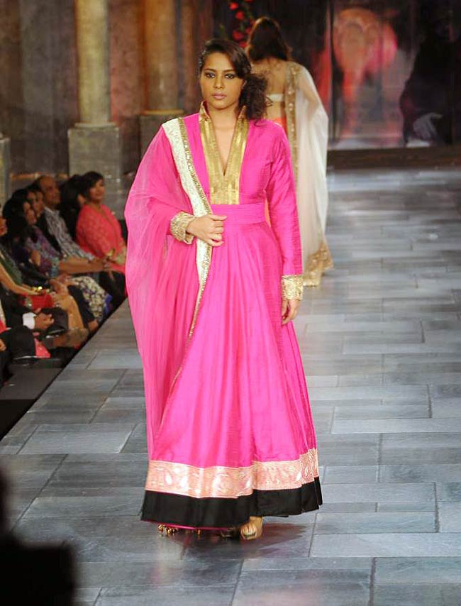 सितारों से सजा मिजवां फैशन शो... | ज्‍वेलरी वीक में सितारे