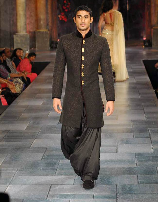 सितारों से सजा मिजवां फैशन शो... | ज्‍वेलरी वीक में सितारे