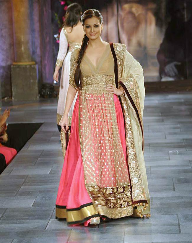 सितारों से सजा मिजवां फैशन शो... | ज्‍वेलरी वीक में सितारे