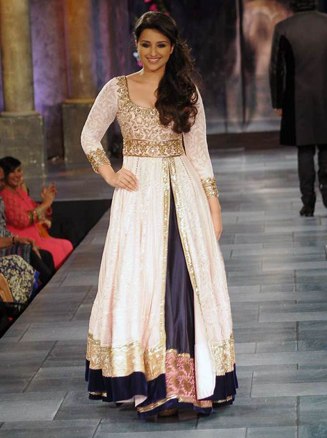 सितारों से सजा मिजवां फैशन शो... | ज्‍वेलरी वीक में सितारे