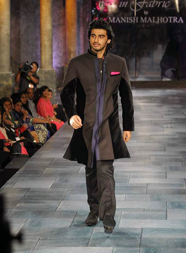 सितारों से सजा मिजवां फैशन शो... | ज्‍वेलरी वीक में सितारे